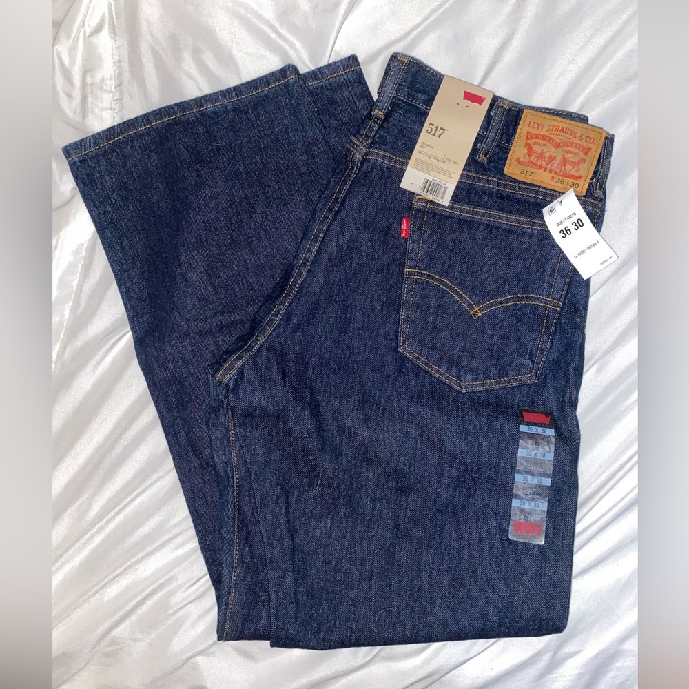 Men’s Bootcut Levi’s, Size 36